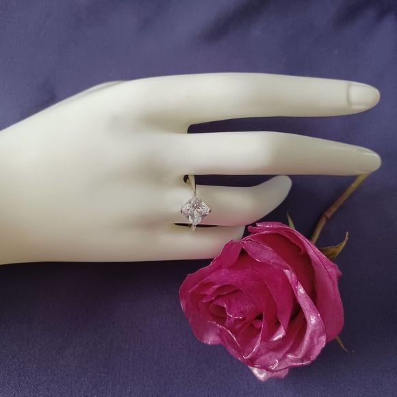 Swarovski Elements - Size 8½ - Silver tone ring as pictured - Picture 3 of 7